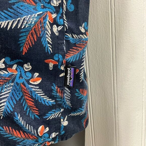 PATAGONIA Short Sleeve Hawaiian Shirt With Mushrooms - Picture 3 of 6